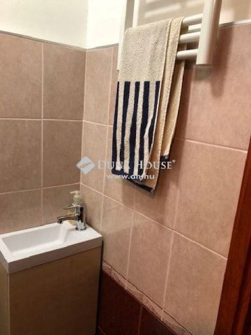 Eladó családi ház, Szadán 130 M Ft, 3 szobás