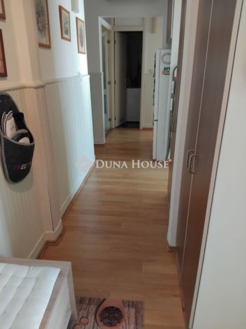 Eladó panellakás, Pécsett 54 M Ft, 4 szobás