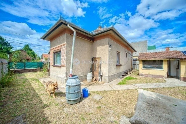 Eladó családi ház, Vecsésen 82 M Ft, 3 szobás