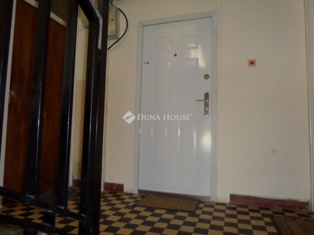 Eladó panellakás, Szekszárdon 36.9 M Ft, 2 szobás