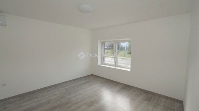 Eladó üzlethelyiség, Zalaszentivánon 130 M Ft, 2 szobás