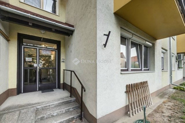 Eladó panellakás, Kecskeméten 55 M Ft, 3 szobás