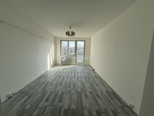 Eladó panellakás, Tatabányán 39.9 M Ft, 2 szobás