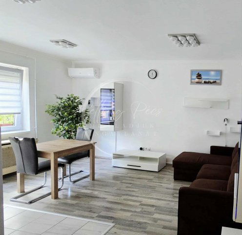 Kiadó téglalakás, albérlet, Pécsett, József Attila utcában