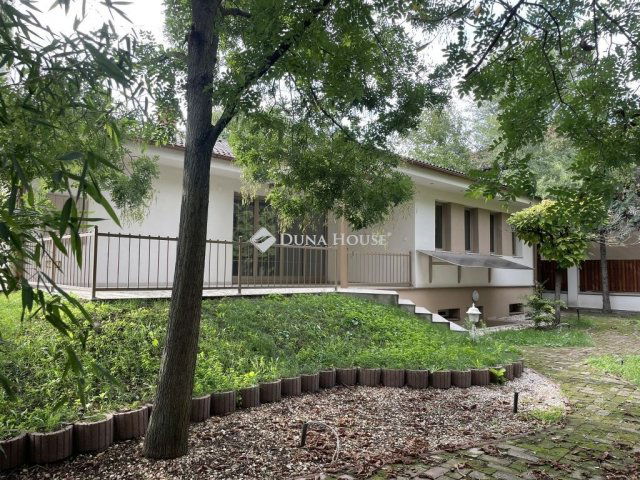 Eladó családi ház, Debrecenben 325 M Ft, 5 szobás
