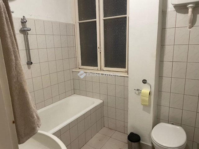 Eladó téglalakás, Budapesten, V. kerületben 59.9 M Ft, 1 szobás