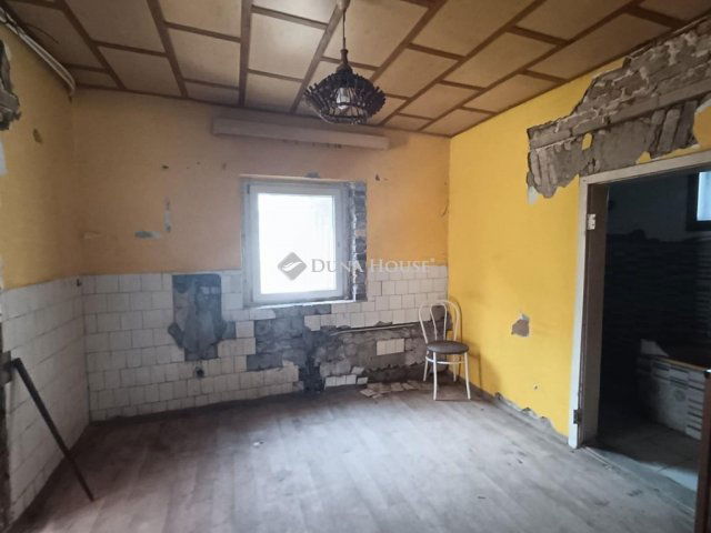 Eladó családi ház, Kisbéren 16.5 M Ft, 2 szobás