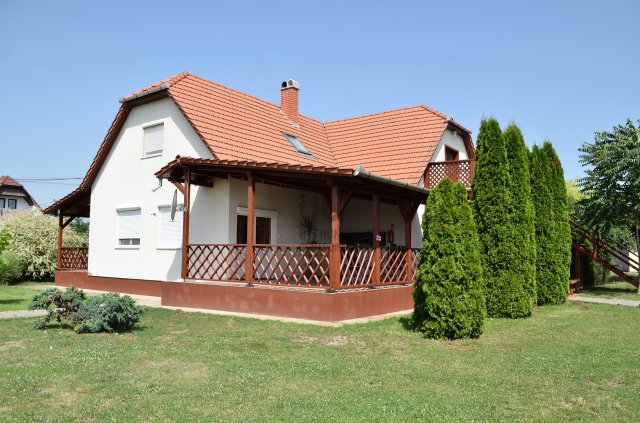 Eladó családi ház, Sarudon 95 M Ft, 8 szobás