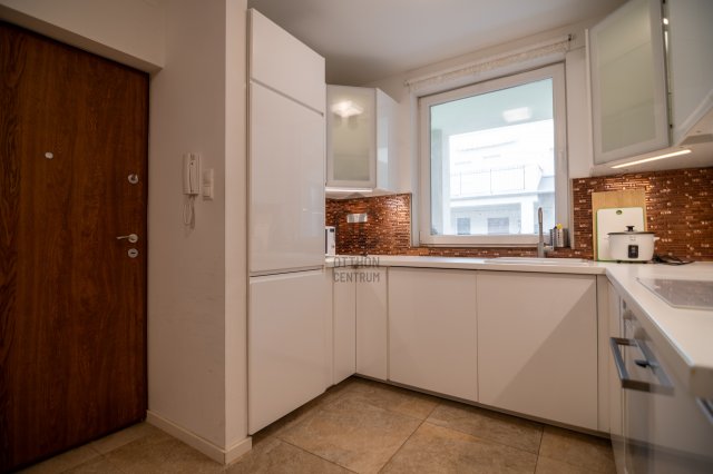 Eladó téglalakás, Budapesten, VI. kerületben 85.5 M Ft, 2 szobás