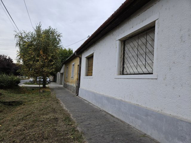Eladó családi ház, Szegeden 49.9 M Ft, 2 szobás