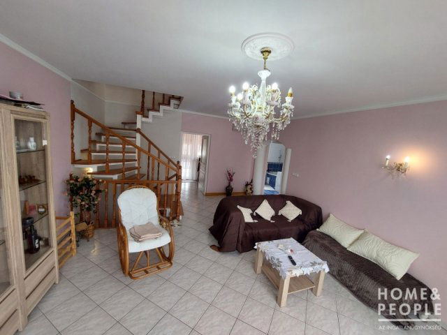 Eladó családi ház, Szegeden 119 M Ft, 5+1 szobás