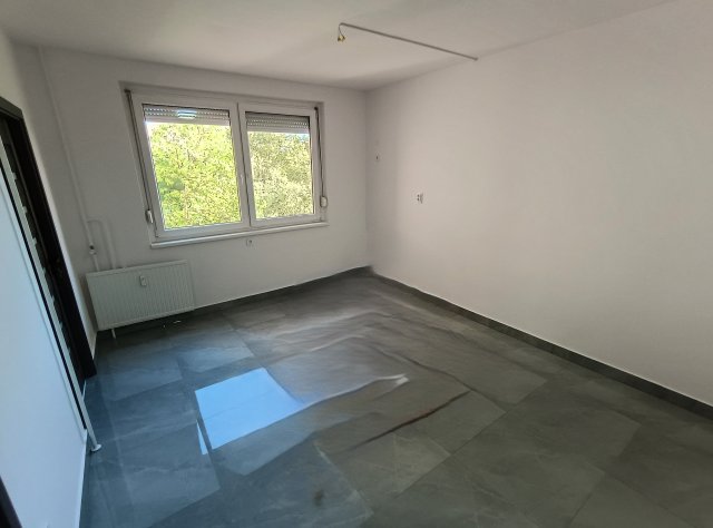 Eladó panellakás, Debrecenben 67.9 M Ft, 2 szobás
