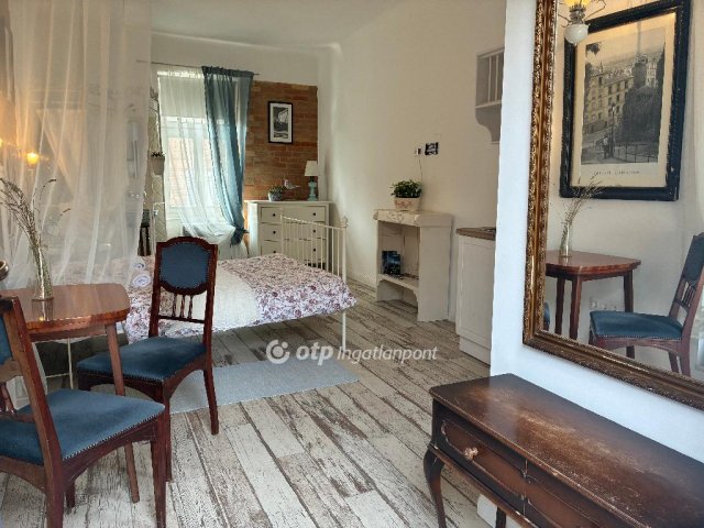 Eladó családi ház, Pécsett 89.9 M Ft, 3 szobás