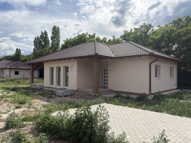 Eladó családi ház, Kiskunlacházán 86.9 M Ft, 4 szobás