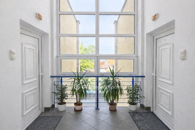 Eladó téglalakás, Szigetszentmiklóson 48.9 M Ft, 1 szobás