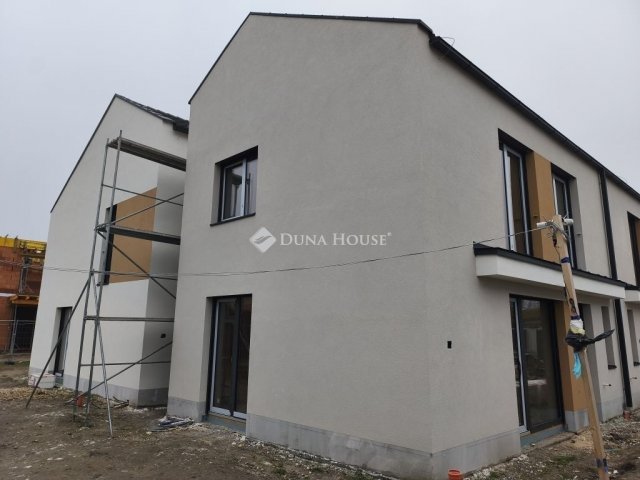 Eladó téglalakás, Dunaharasztin 114.9 M Ft, 4 szobás