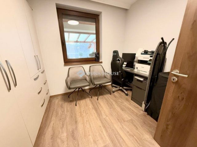 Eladó családi ház, Ballószögön 155.9 M Ft, 5 szobás