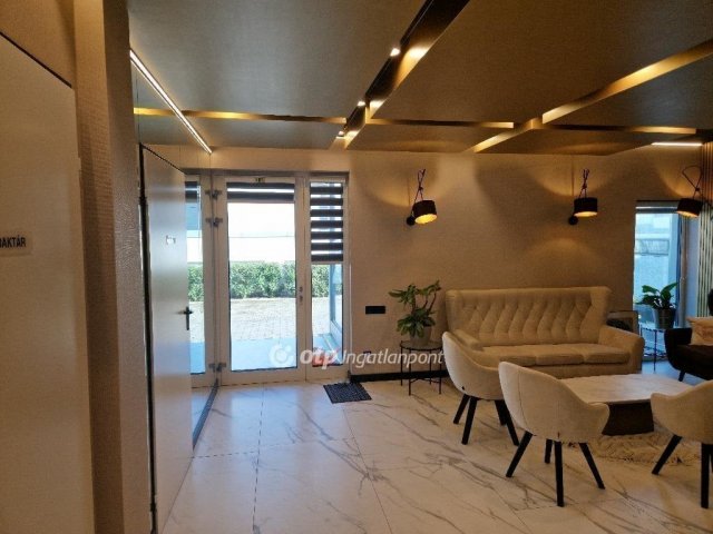 Eladó családi ház, Nyíregyházán 270 M Ft, 6 szobás