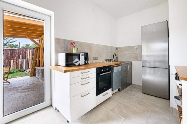 Eladó nyaraló, Biatorbágyon 114.8 M Ft, 3 szobás