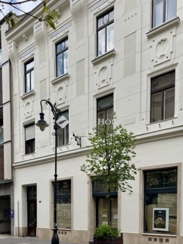 Eladó téglalakás, Budapesten, VI. kerületben 75 M Ft, 1 szobás