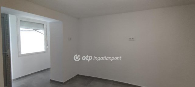 Eladó családi ház, Jászberényben 24.9 M Ft, 1+2 szobás