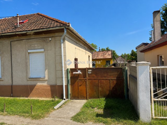 Eladó családi ház, Hegyeshalomban 54.9 M Ft, 3 szobás