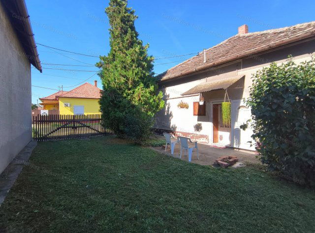 Eladó családi ház, Törökszentmiklóson 18.3 M Ft, 2 szobás