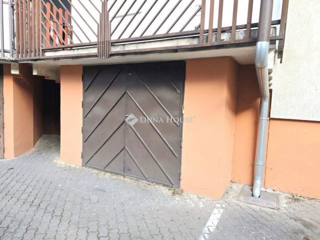 Eladó téglalakás, Pécsett 69.9 M Ft, 3 szobás