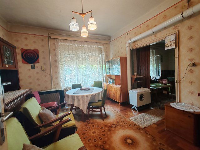 Eladó családi ház, Jászladányon 12 M Ft, 2 szobás