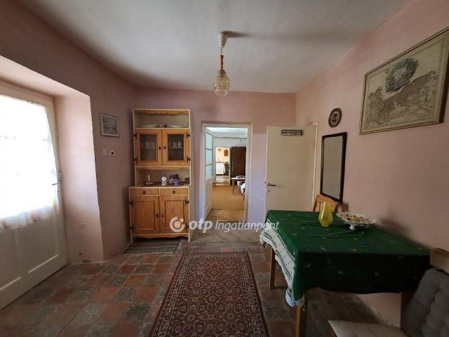Eladó családi ház, Füzesgyarmaton 9 M Ft, 2 szobás