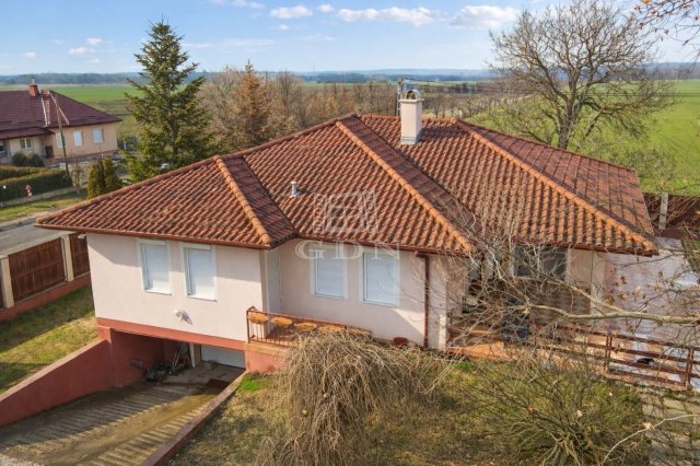 Eladó családi ház, Úrhidán 109.9 M Ft, 4 szobás