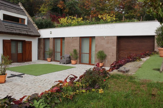 Eladó családi ház, Tihanyban 299 M Ft, 6 szobás