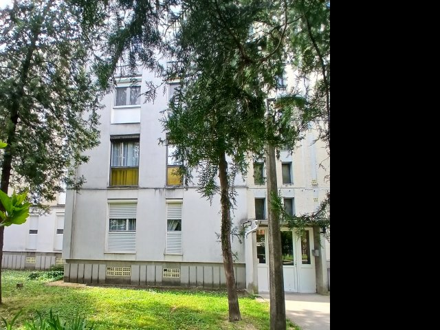 Eladó panellakás, Siklóson 29.5 M Ft, 2 szobás