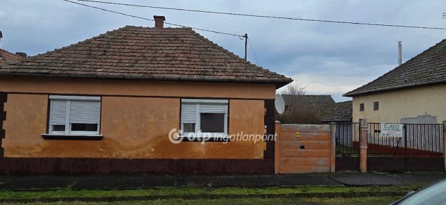 Eladó családi ház, Létavértesen 22.5 M Ft, 2 szobás