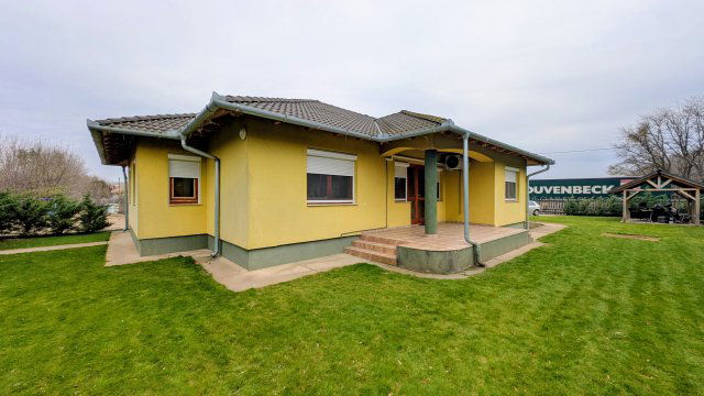 Eladó családi ház, Helvécián 90 M Ft, 3 szobás