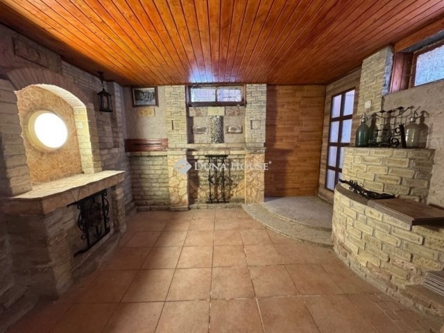 Eladó családi ház, Kecskeméten 94.9 M Ft, 8 szobás