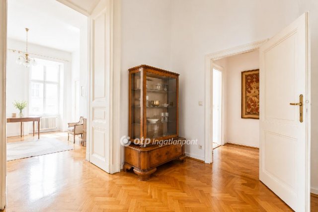 Eladó téglalakás, Budapesten, V. kerületben 235 M Ft, 3+1 szobás