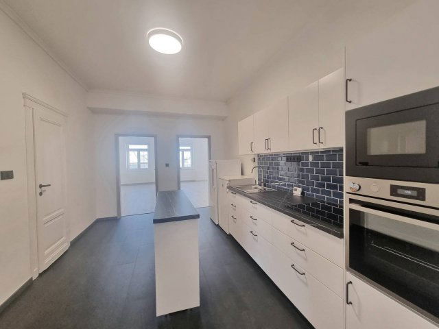 Eladó téglalakás, Budapesten, IX. kerületben, Bakáts téren