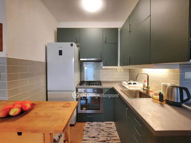 Eladó családi ház, Siófokon 350 M Ft, 9+4 szobás