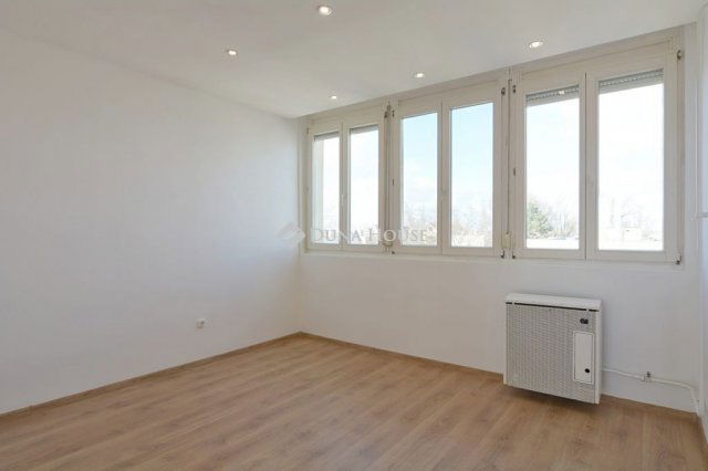 Eladó téglalakás, Kecskeméten 54.99 M Ft, 2 szobás