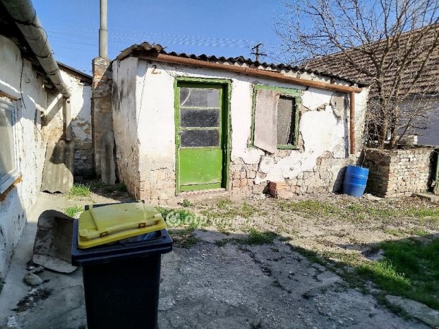 Eladó ikerház, Mohácson 15.9 M Ft, 2 szobás