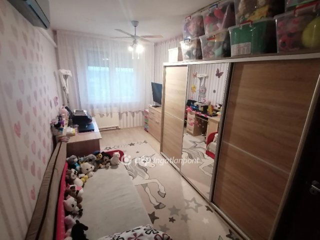 Eladó panellakás, Debrecenben 61.5 M Ft, 2 szobás