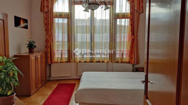 Eladó családi ház, Esztergomban 199 M Ft, 4 szobás