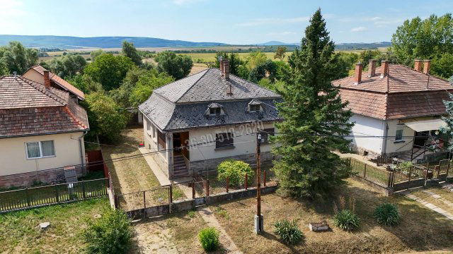 Eladó családi ház, Szátokon 29.9 M Ft, 3 szobás