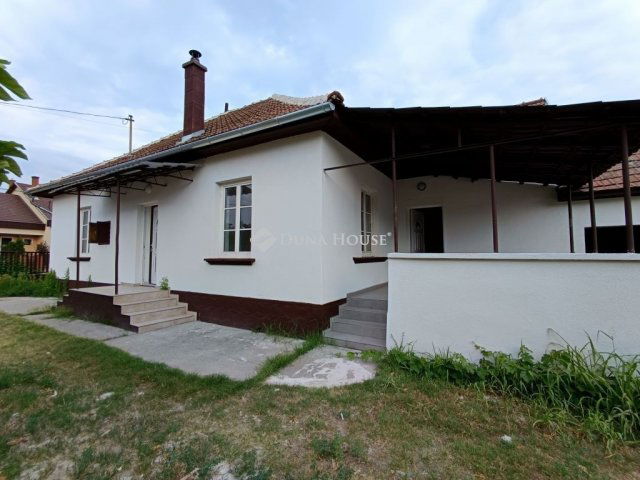Eladó családi ház, Tápiószentmártonon 39.9 M Ft, 4 szobás