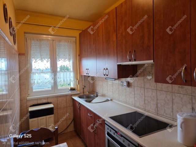 Eladó téglalakás, Székesfehérvárott 84.99 M Ft, 4 szobás