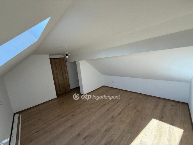 Eladó családi ház, Gyöngyösön 210 M Ft, 5+1 szobás