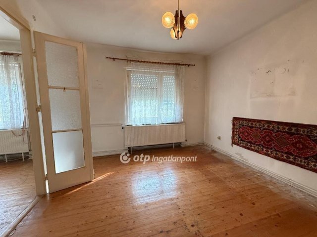 Eladó családi ház, Vecsésen 96 M Ft, 6 szobás