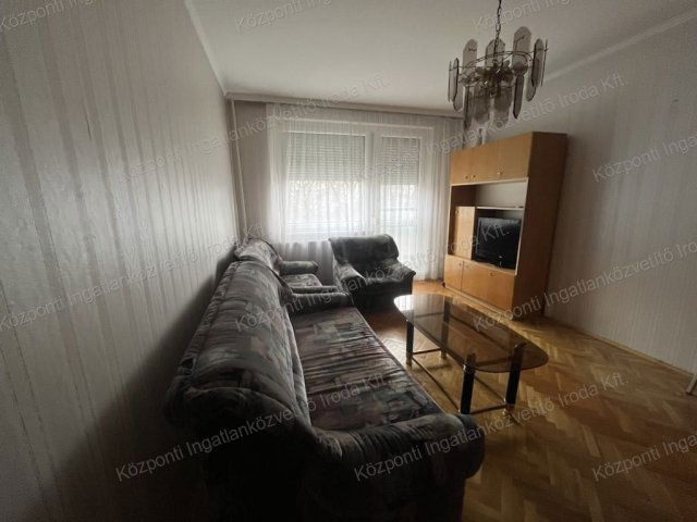 Kiadó panellakás, albérlet, Tatabányán 170 E Ft / hó, 2 szobás