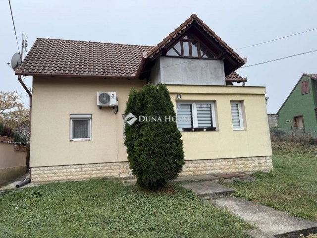 Eladó családi ház, Pécsett 83.9 M Ft, 3 szobás